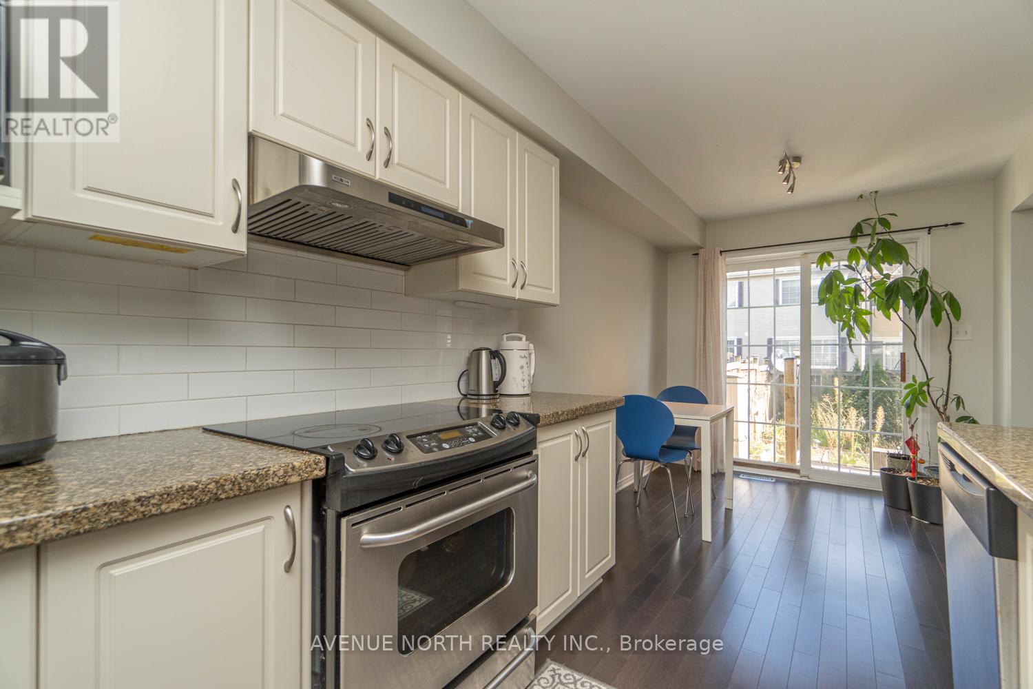 103 Osnabrook Private, Ottawa, Ontario  K2J 0G7 - Photo 11 - X12655014