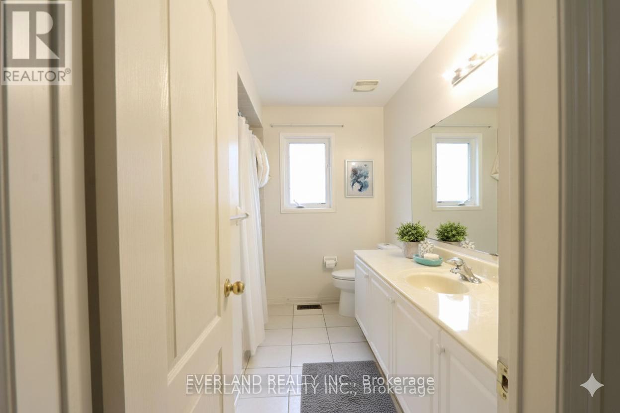 Upper - 49 Falling River Drive, Richmond Hill, Ontario  L4S 2R1 - Photo 4 - N12655024