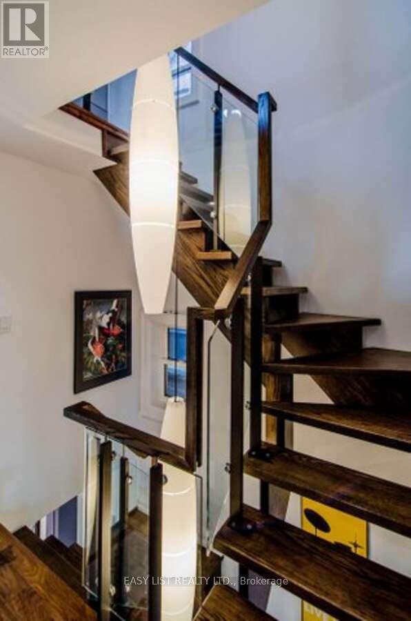 76 Dunn Avenue, Toronto, Ontario  M6K 2R6 - Photo 23 - W12655006