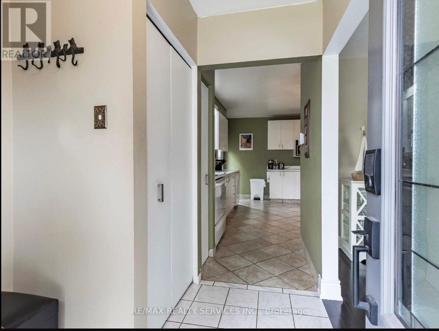 64 Brookdale Crescent, Brampton, Ontario  L6T 1M7 - Photo 3 - W12655016