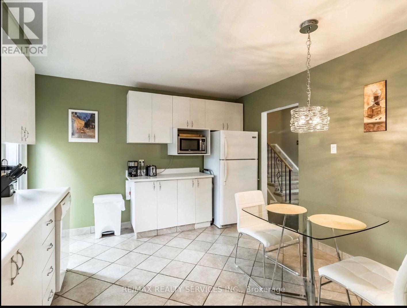 64 Brookdale Crescent, Brampton, Ontario  L6T 1M7 - Photo 4 - W12655016