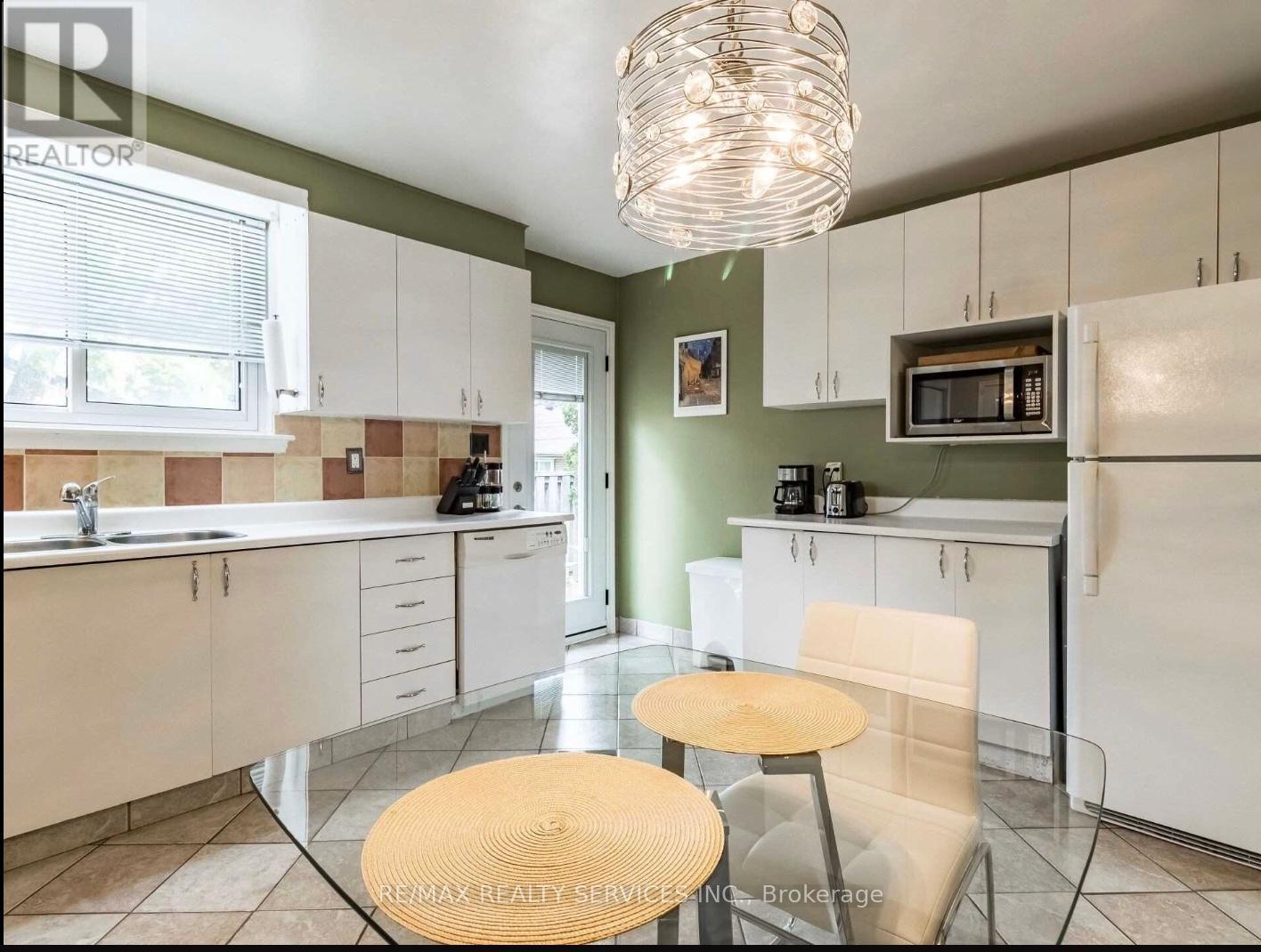 64 Brookdale Crescent, Brampton, Ontario  L6T 1M7 - Photo 5 - W12655016