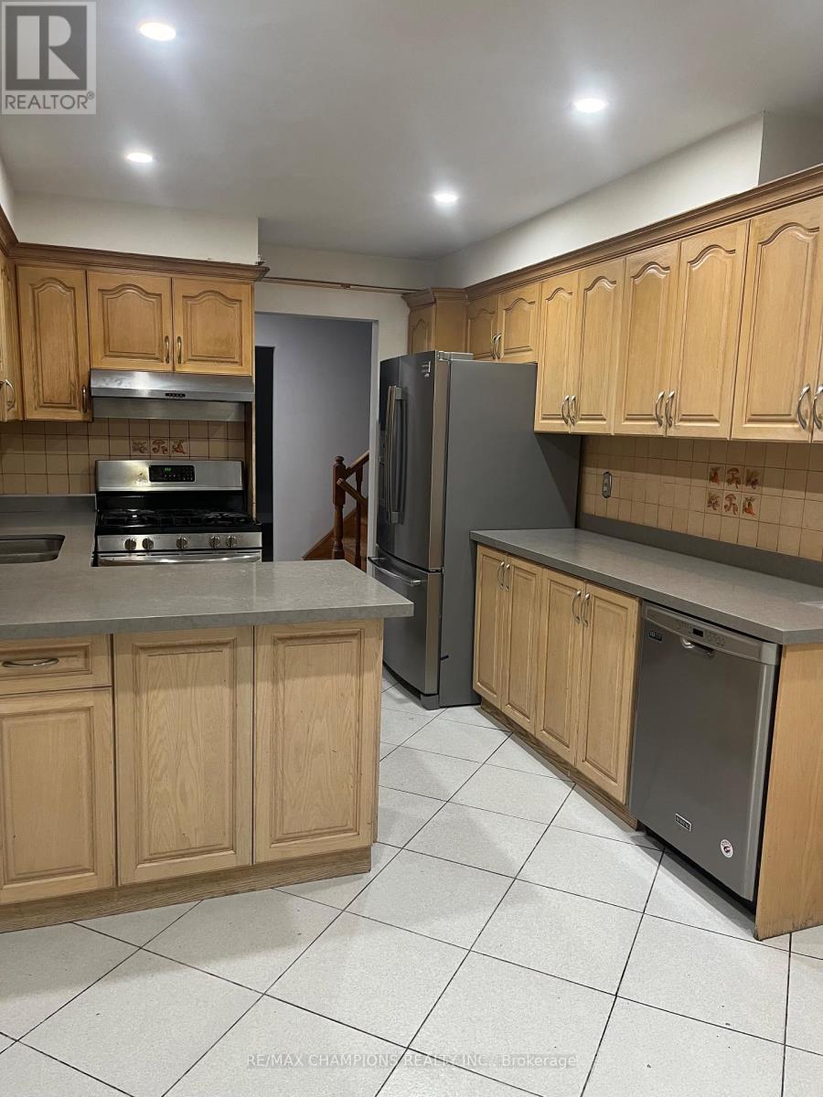 249 Centre Street N, Brampton, Ontario  L6V 2R3 - Photo 10 - W12655020