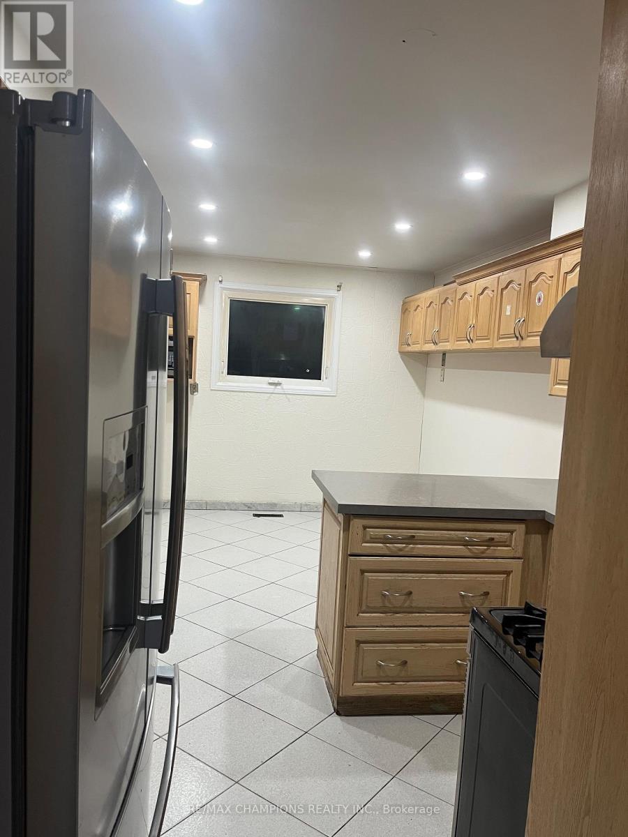 249 Centre Street N, Brampton, Ontario  L6V 2R3 - Photo 11 - W12655020