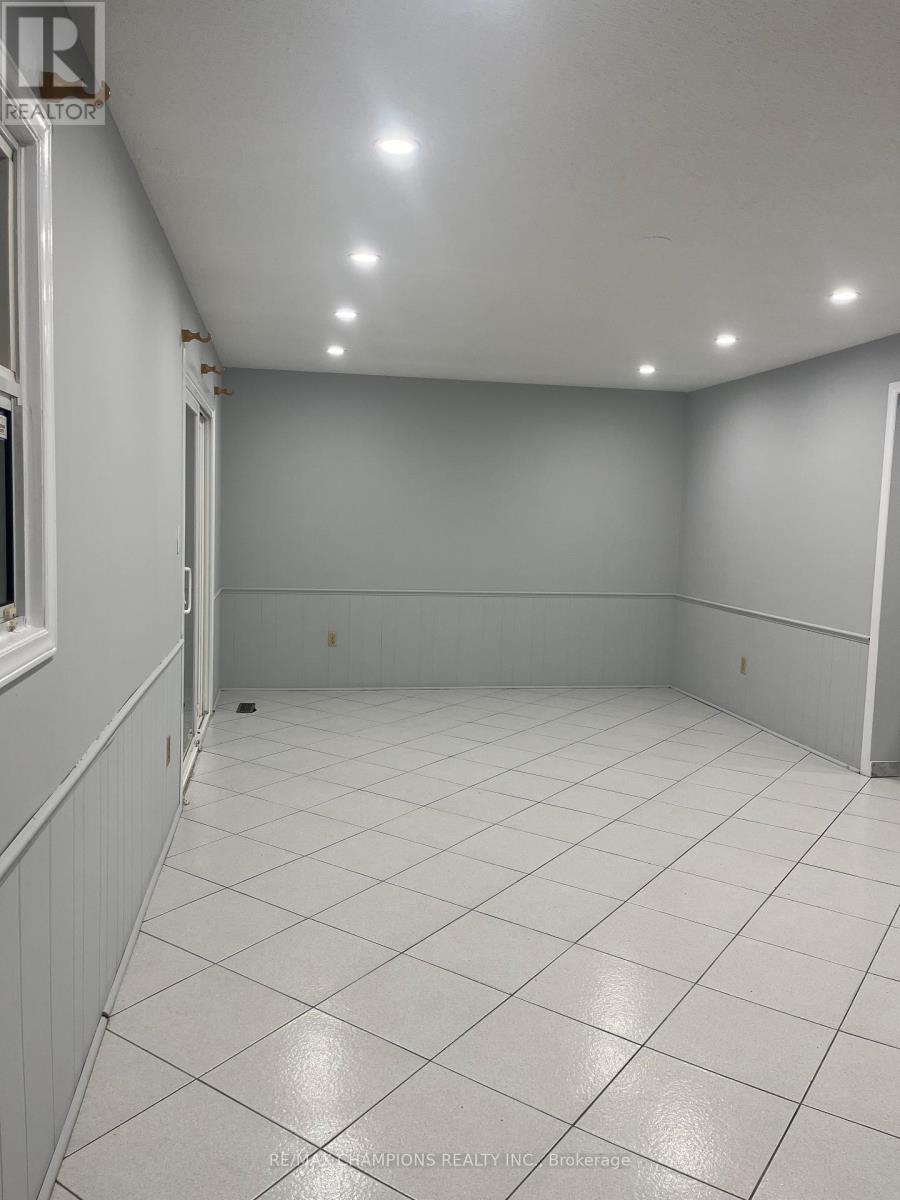 249 Centre Street N, Brampton, Ontario  L6V 2R3 - Photo 15 - W12655020