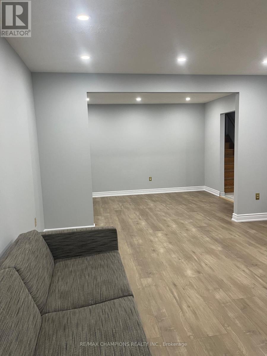 249 Centre Street N, Brampton, Ontario  L6V 2R3 - Photo 5 - W12655020