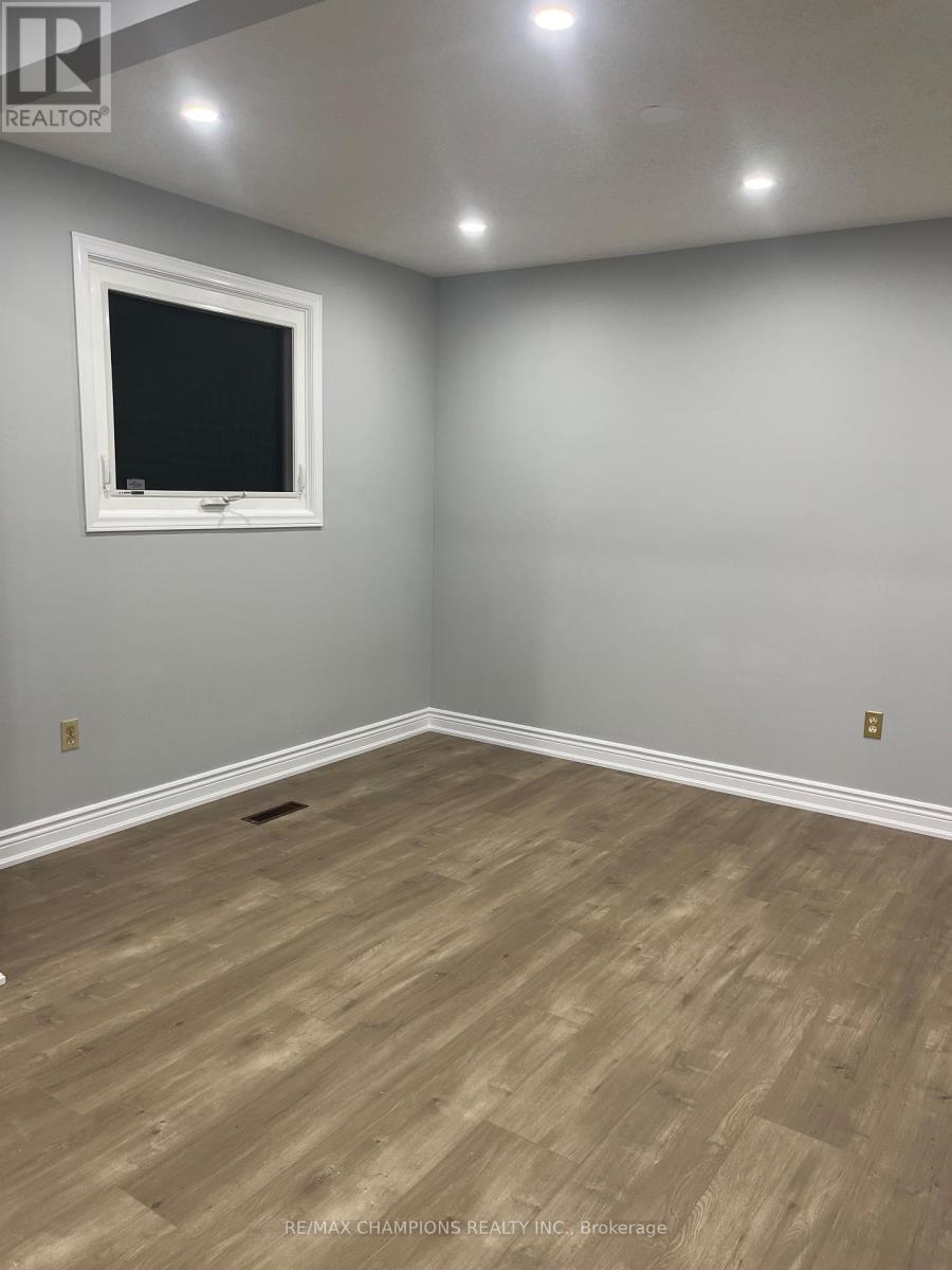 249 Centre Street N, Brampton, Ontario  L6V 2R3 - Photo 6 - W12655020