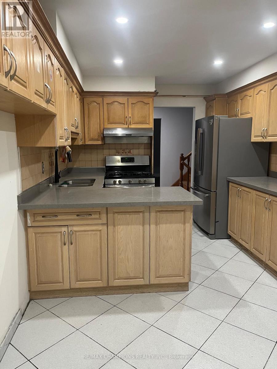 249 Centre Street N, Brampton, Ontario  L6V 2R3 - Photo 9 - W12655020