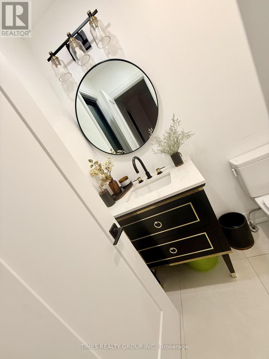 10 Dominion Road, Toronto, Ontario  M8W 1J1 - Photo 11 - W12655022