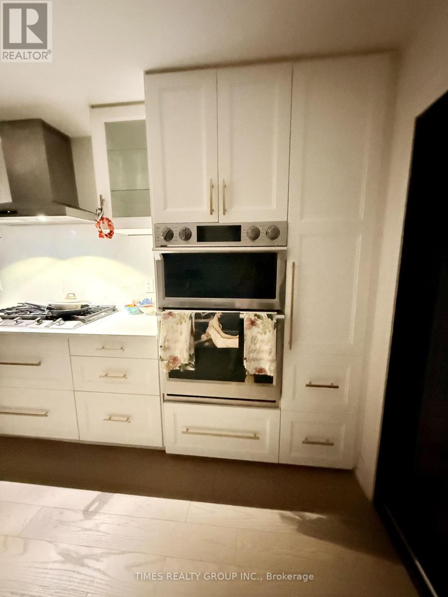 10 Dominion Road, Toronto, Ontario  M8W 1J1 - Photo 12 - W12655022