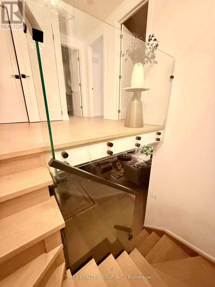 10 Dominion Road, Toronto, Ontario  M8W 1J1 - Photo 15 - W12655022