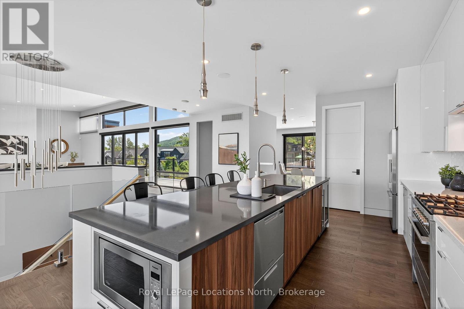 116 Courchevel Crescent, Blue Mountains, Ontario  L9Y 0V4 - Photo 6 - X12655050