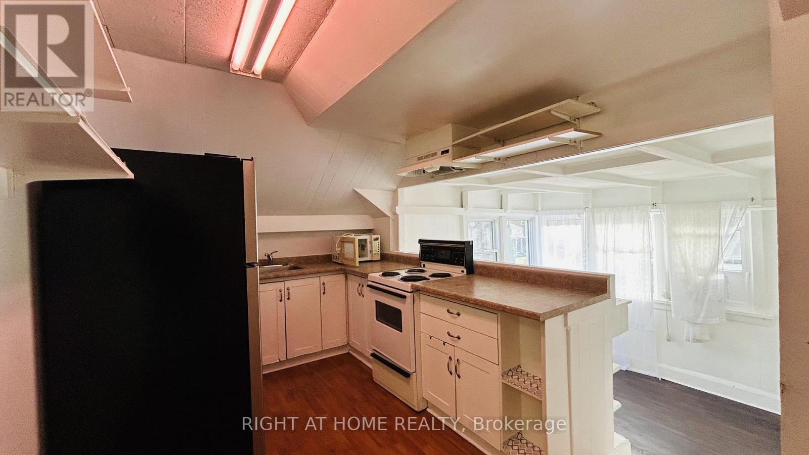 2 - 60 LONG BRANCH AVENUE, Toronto, Ontario