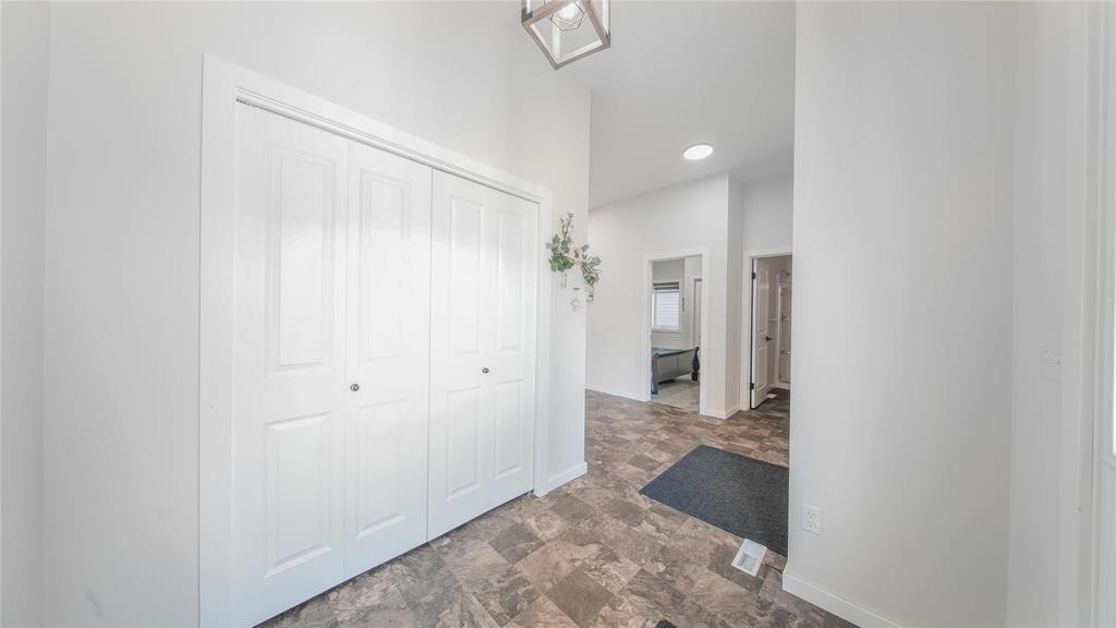 167 Atlas Crescent, Winnipeg, Manitoba  R2V 5B8 - Photo 8 - 202600114