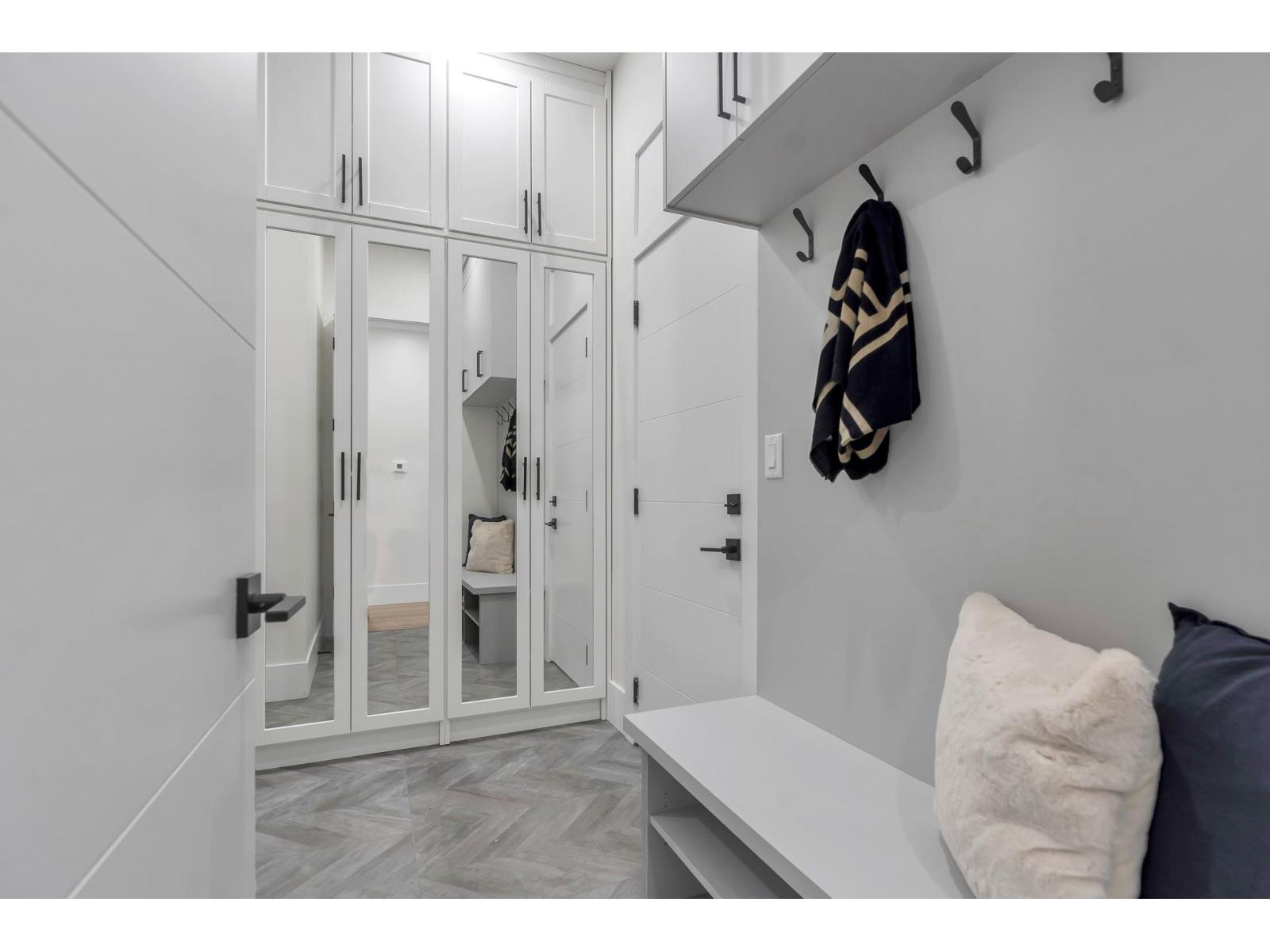 Listing Picture 14 of 40 : 15570 OXENHAM AVENUE, White Rock - 魯藝地產 Yvonne Lu Group - MLS Medallion Club Member