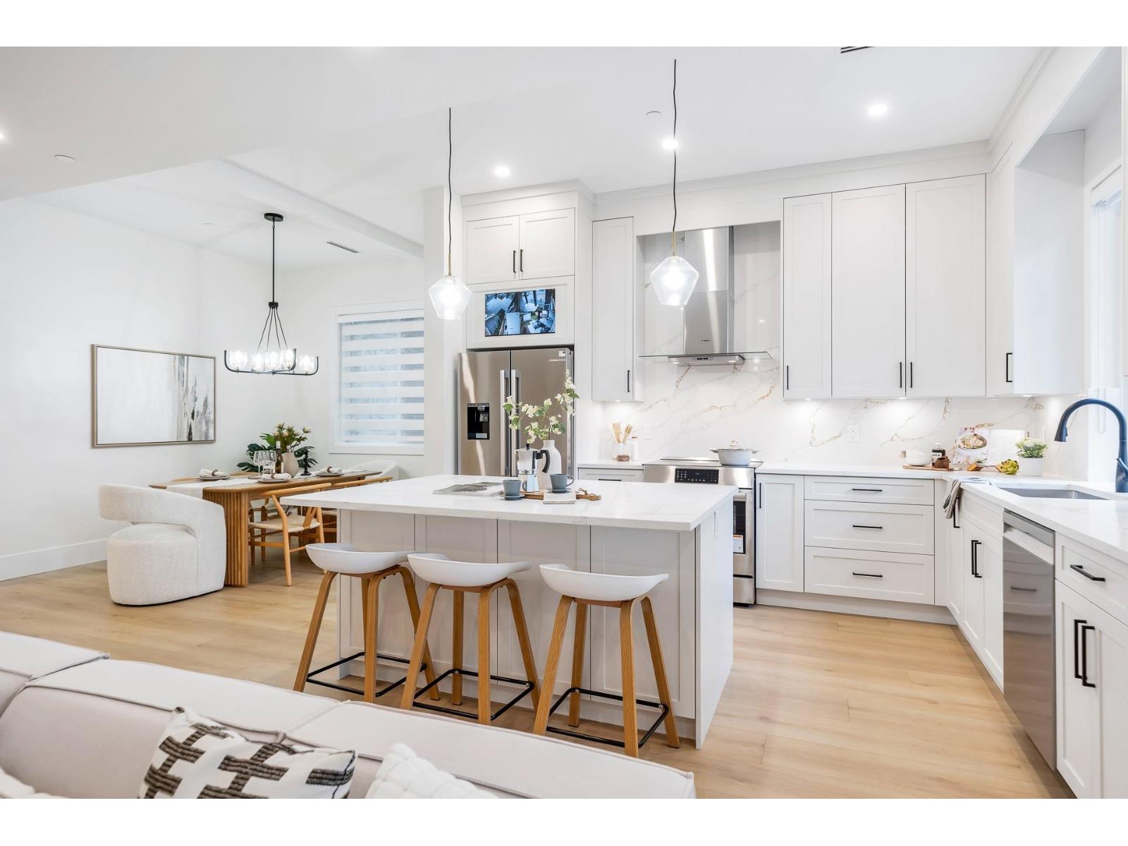 Listing Picture 11 of 40 : 15570 OXENHAM AVENUE, White Rock - 魯藝地產 Yvonne Lu Group - MLS Medallion Club Member