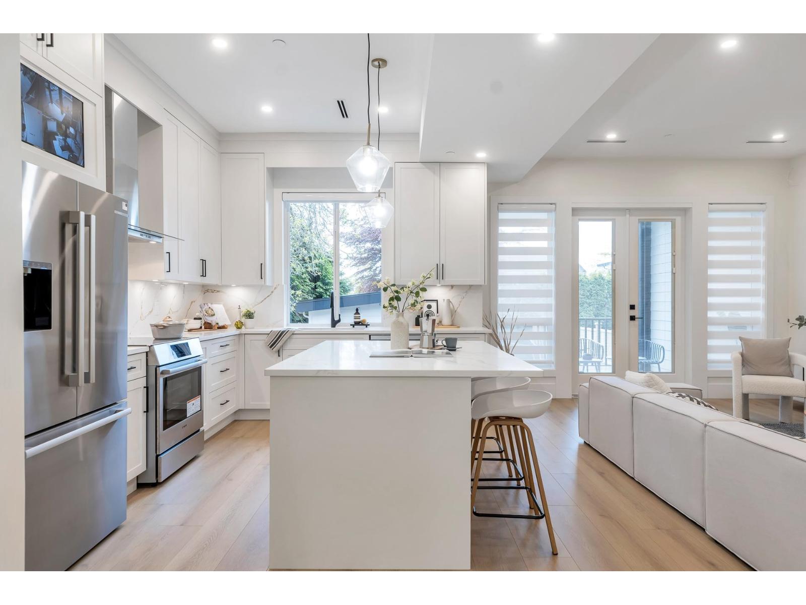 Listing Picture 7 of 40 : 15570 OXENHAM AVENUE, White Rock - 魯藝地產 Yvonne Lu Group - MLS Medallion Club Member