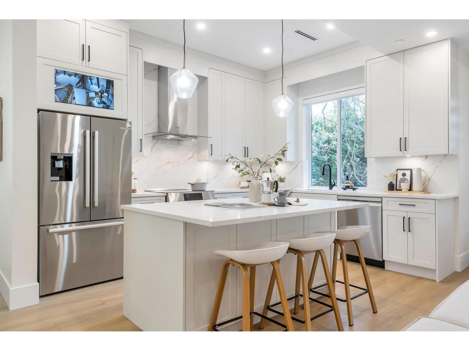 Listing Picture 8 of 40 : 15570 OXENHAM AVENUE, White Rock - 魯藝地產 Yvonne Lu Group - MLS Medallion Club Member