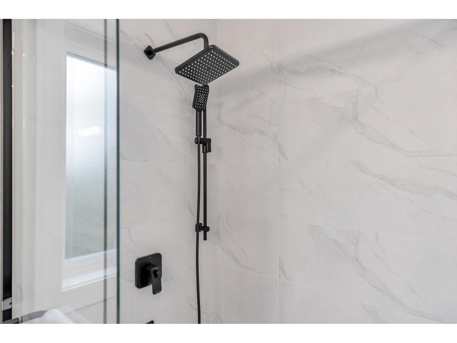 Listing Picture 31 of 40 : 15570 OXENHAM AVENUE, White Rock - 魯藝地產 Yvonne Lu Group - MLS Medallion Club Member