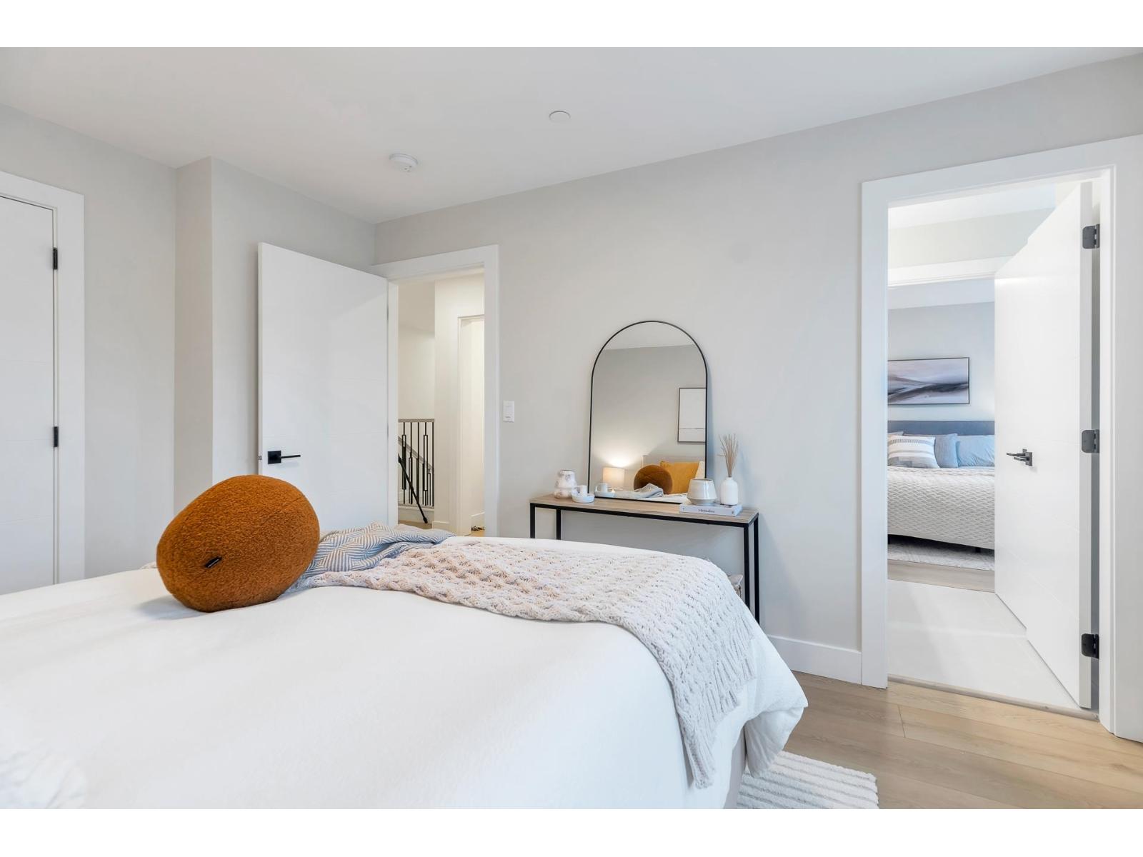 Listing Picture 35 of 40 : 15570 OXENHAM AVENUE, White Rock - 魯藝地產 Yvonne Lu Group - MLS Medallion Club Member