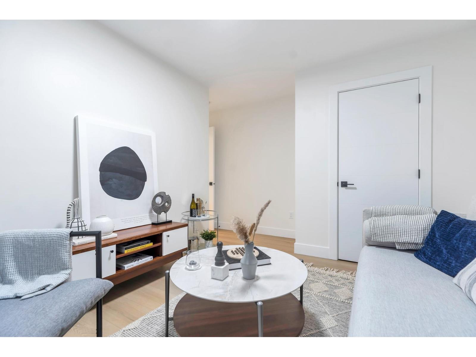 Listing Picture 39 of 40 : 15570 OXENHAM AVENUE, White Rock - 魯藝地產 Yvonne Lu Group - MLS Medallion Club Member