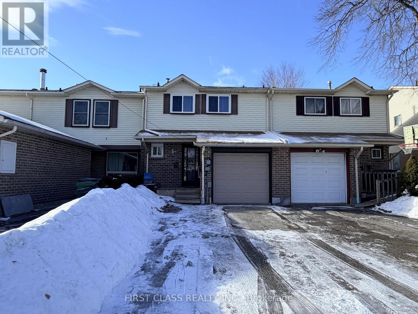 62 TRURO CRESCENT, Toronto, Ontario