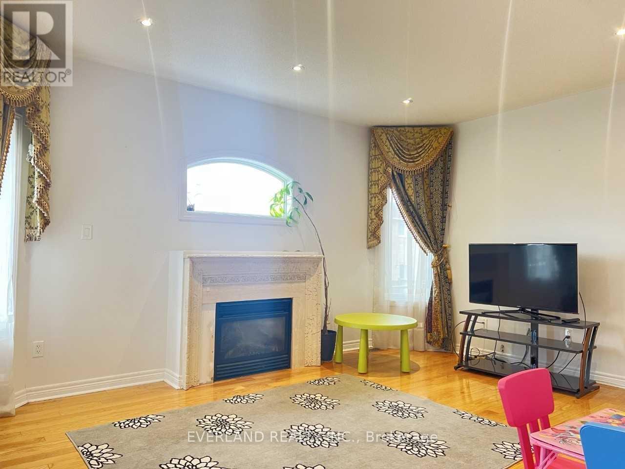 50 Danpatrick Drive, Richmond Hill, Ontario  L4S 2S7 - Photo 3 - N12655062