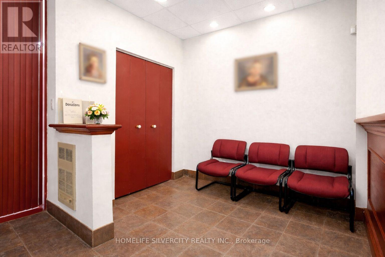 7070 Pacific Circle, Mississauga, Ontario  L5T 2A7 - Photo 4 - W12655098