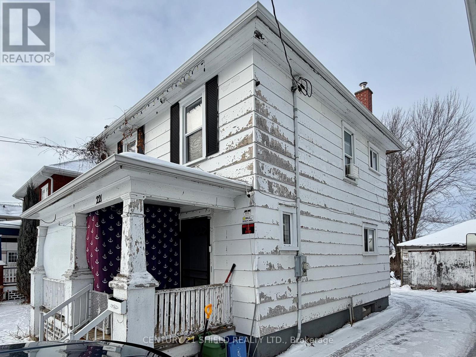 221 5th Street E, Cornwall, Ontario  K6H 2L7 - Photo 2 - X12482520