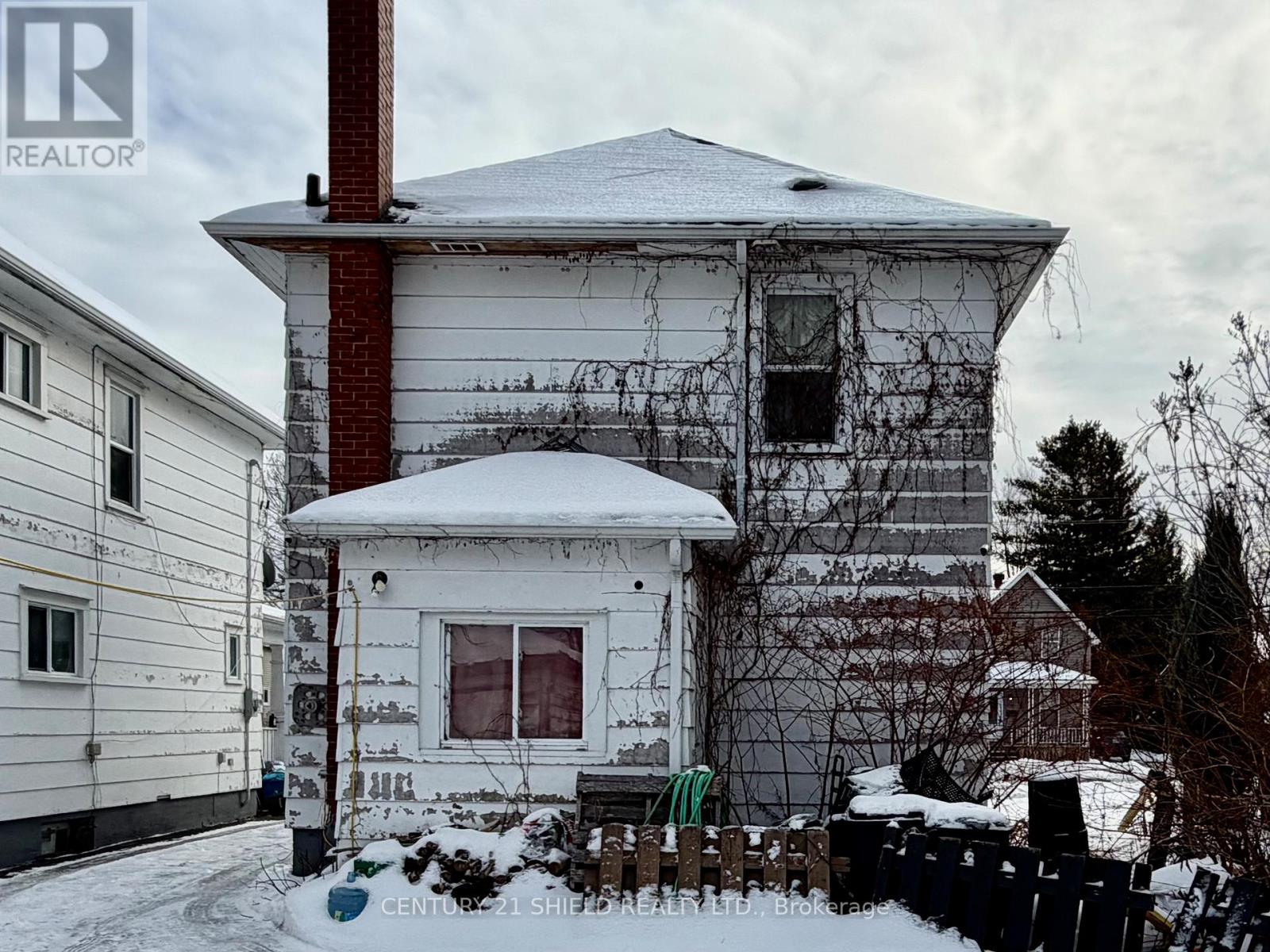 221 5th Street E, Cornwall, Ontario  K6H 2L7 - Photo 5 - X12482520