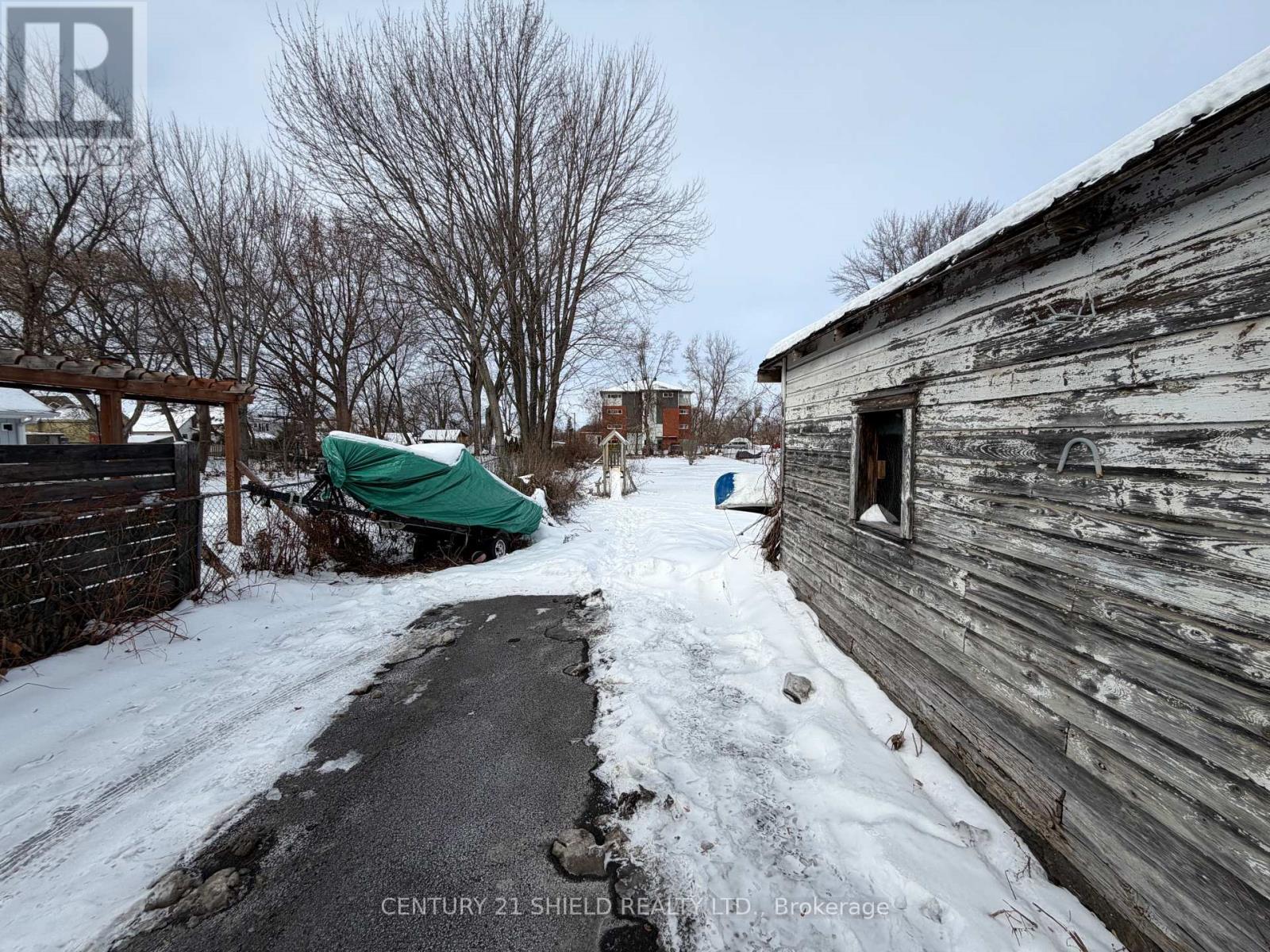 221 5th Street E, Cornwall, Ontario  K6H 2L7 - Photo 4 - X12482520
