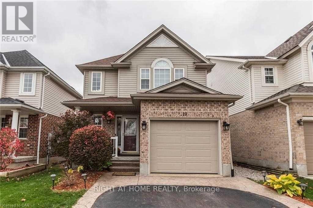 19 MARYANN PRICE LANE, Cambridge, Ontario