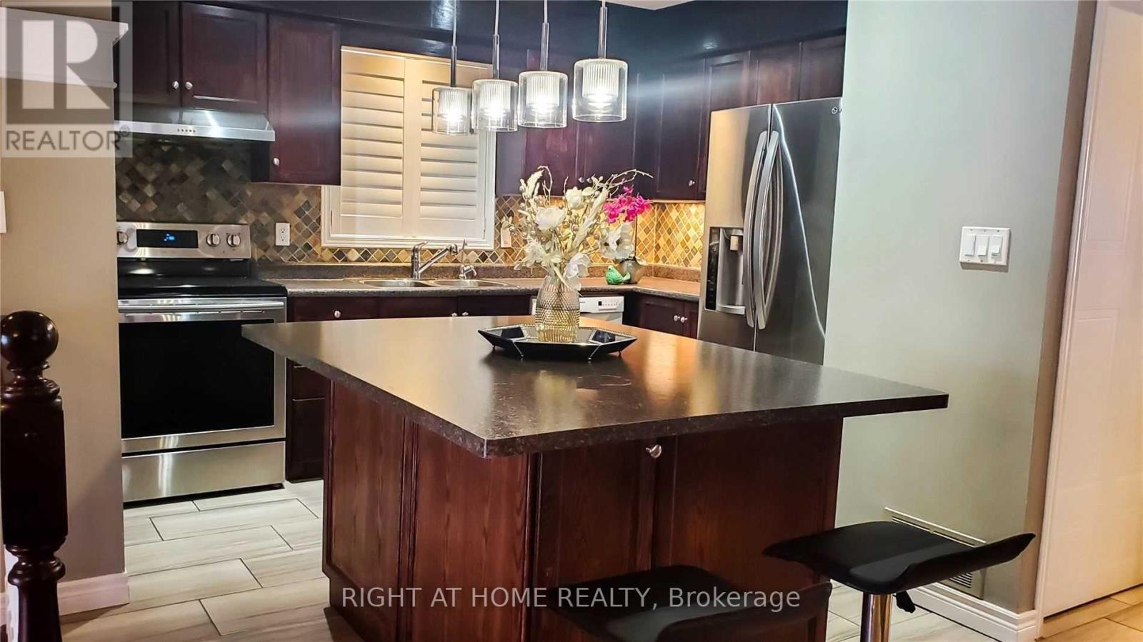 19 Maryann Price Lane, Cambridge, Ontario  N3C 4K6 - Photo 4 - X12655070