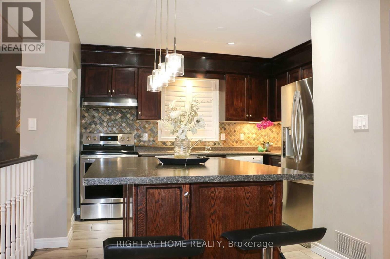 19 Maryann Price Lane, Cambridge, Ontario  N3C 4K6 - Photo 5 - X12655070