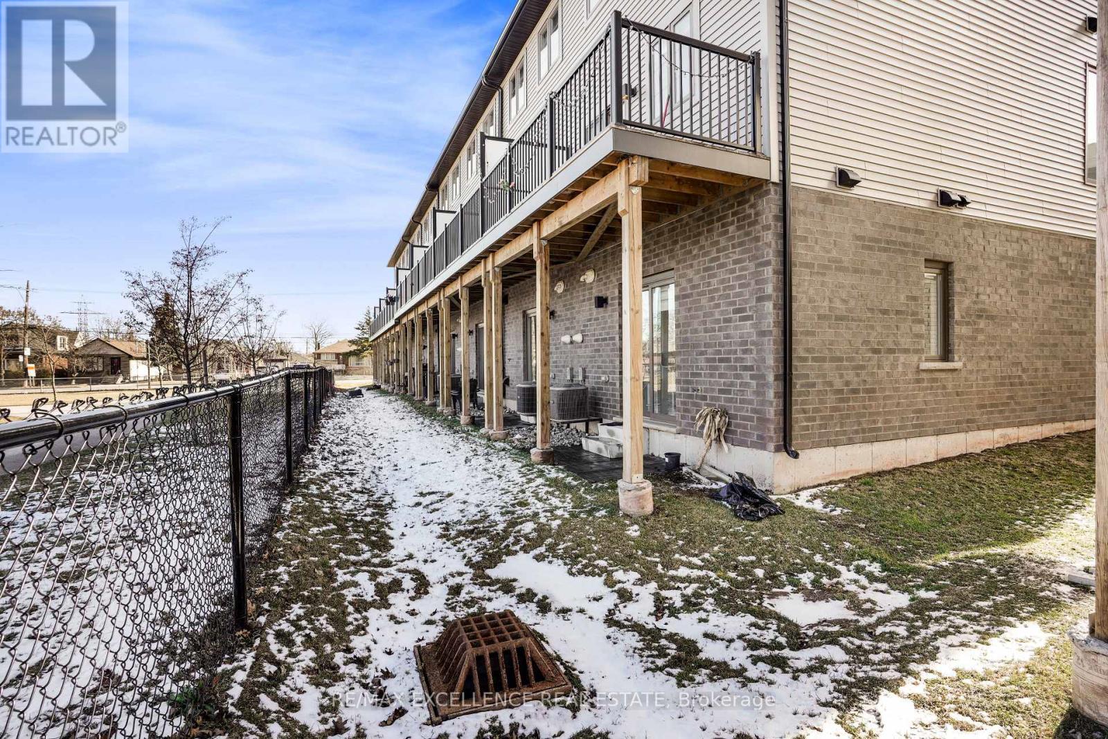 8 - 575 Woodward Ave Avenue, Hamilton, Ontario  L8H 0B3 - Photo 21 - X12655088