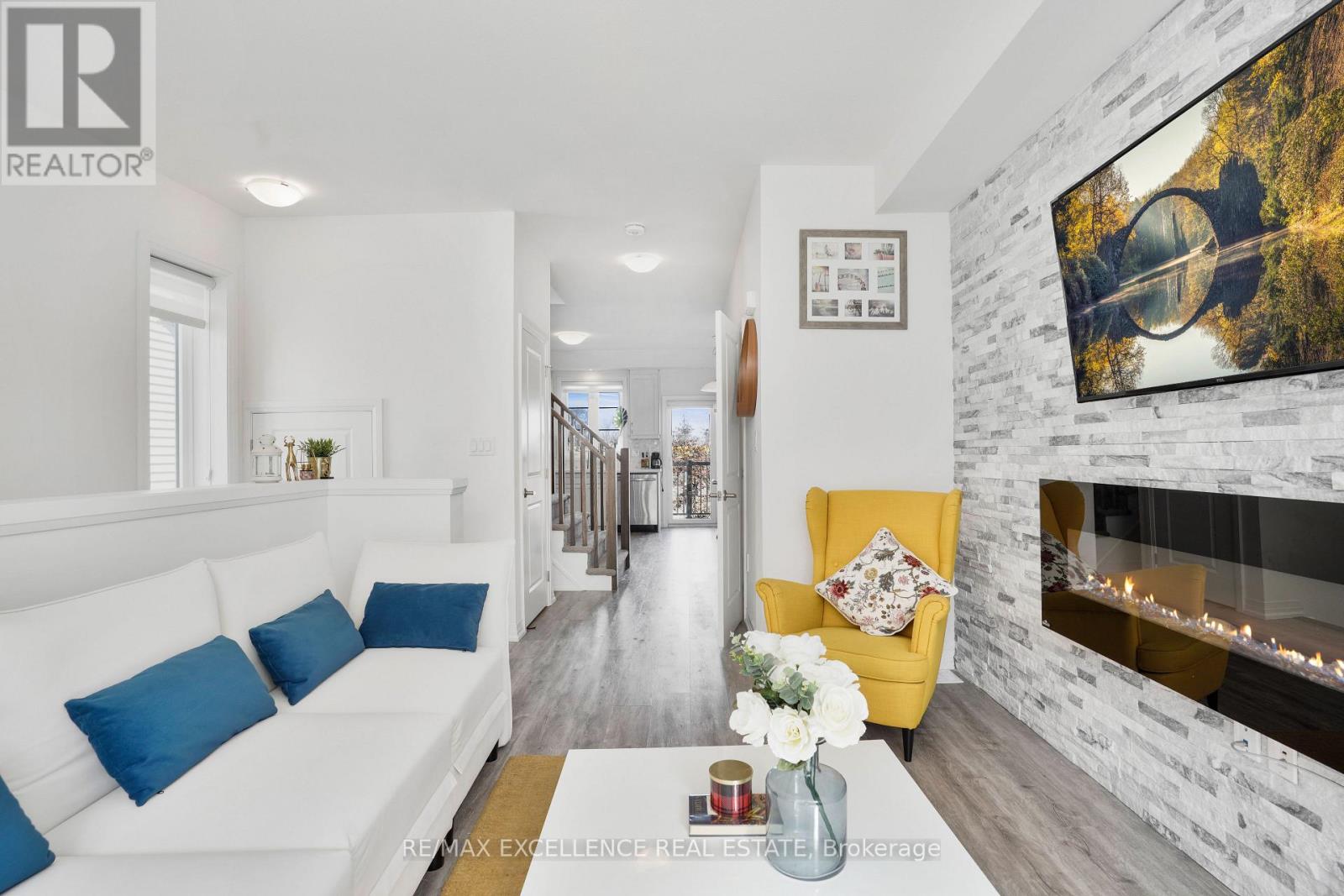 8 - 575 Woodward Ave Avenue, Hamilton, Ontario  L8H 0B3 - Photo 4 - X12655088