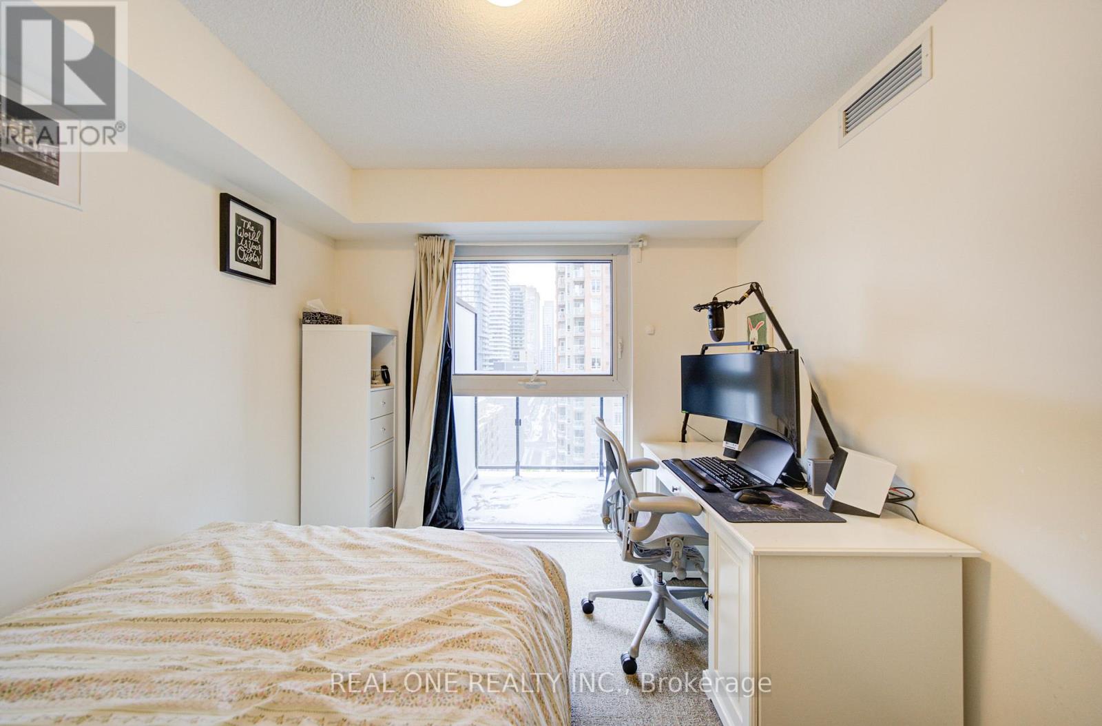 1509 - 28 Ted Rogers Way, Toronto, Ontario  M4Y 2W7 - Photo 23 - C12655108