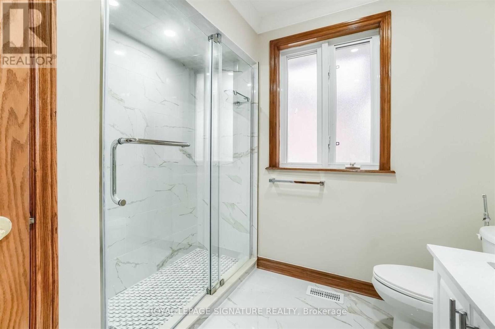 138 Derrydown Road, Toronto, Ontario  M3J 1R8 - Photo 15 - W12655102