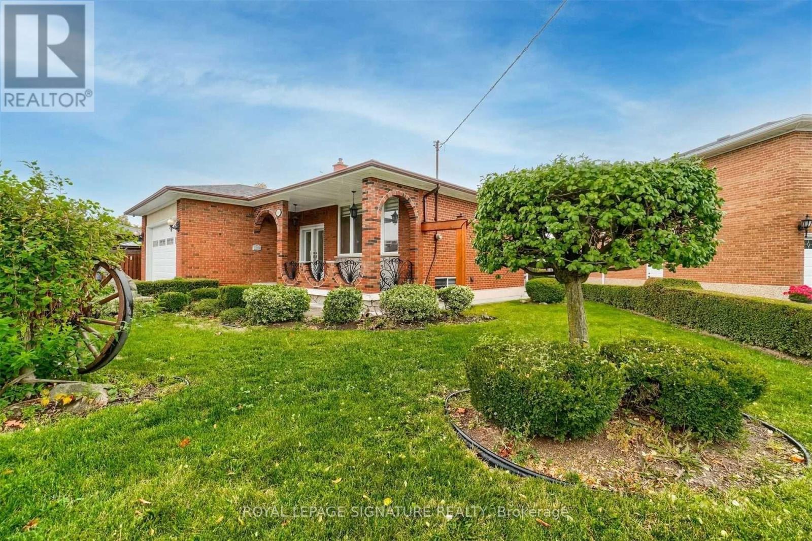 138 Derrydown Road, Toronto, Ontario  M3J 1R8 - Photo 17 - W12655102