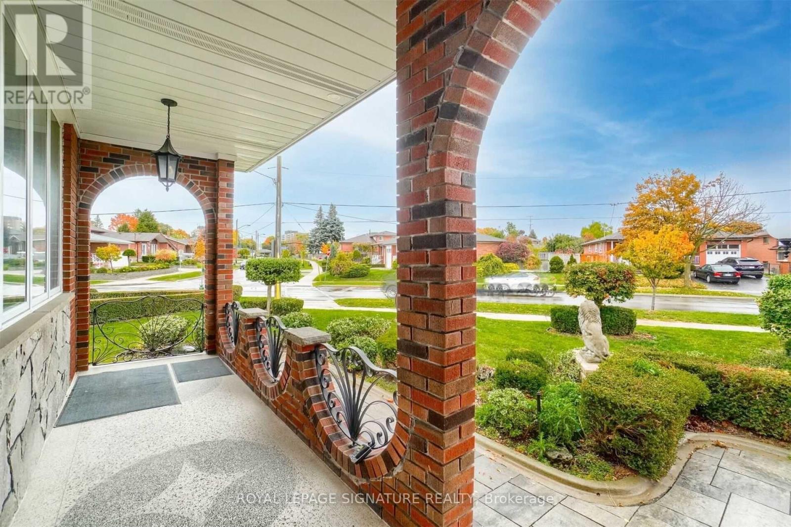 138 Derrydown Road, Toronto, Ontario  M3J 1R8 - Photo 19 - W12655102