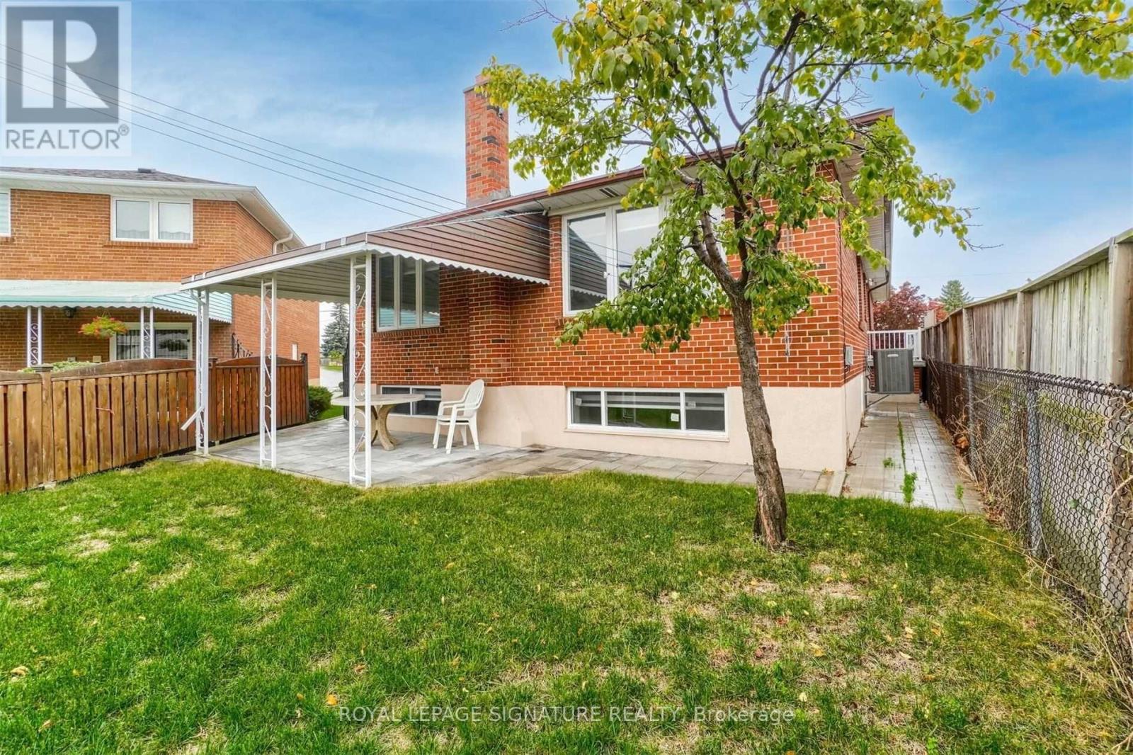 138 Derrydown Road, Toronto, Ontario  M3J 1R8 - Photo 21 - W12655102