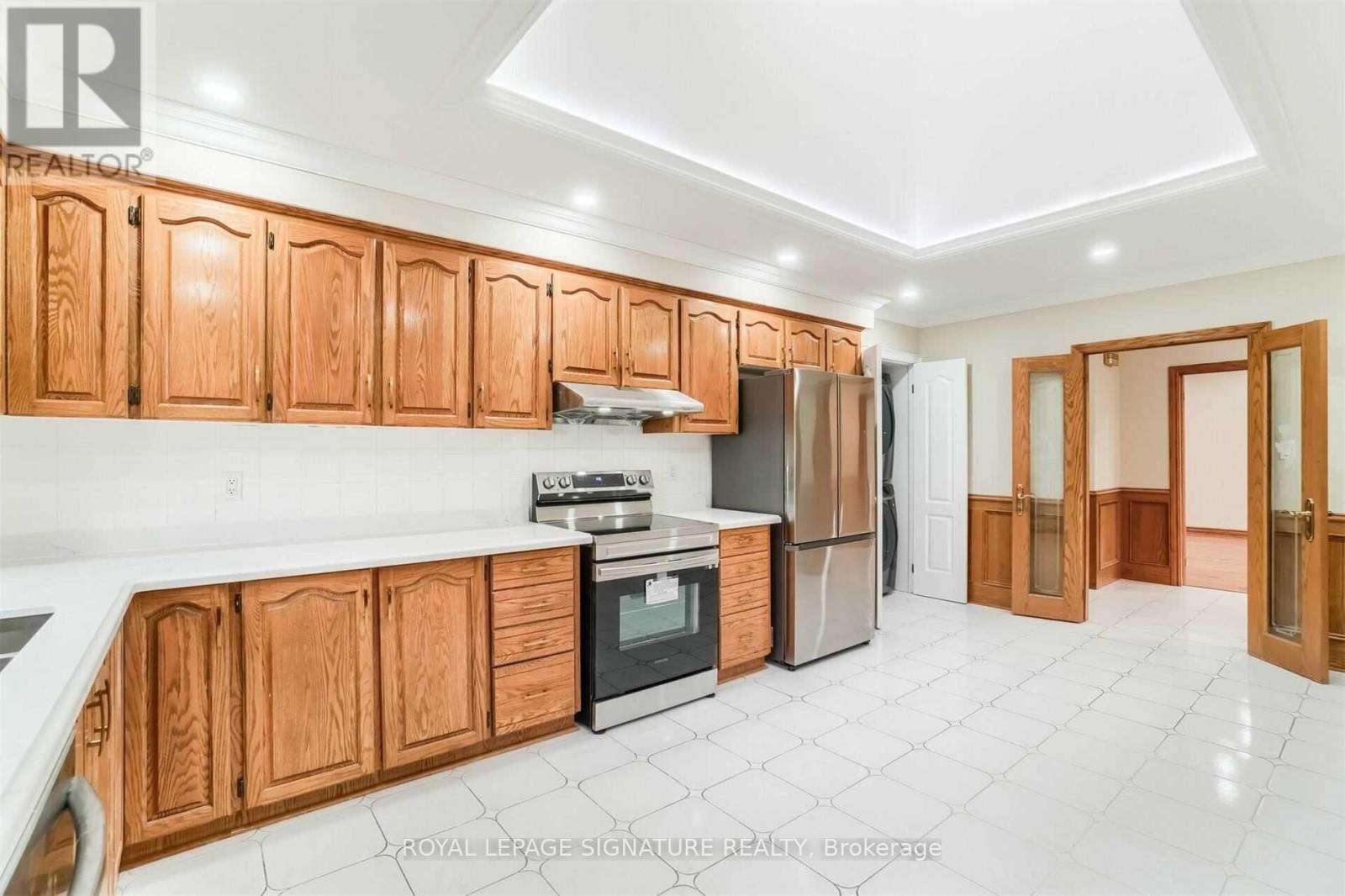 138 Derrydown Road, Toronto, Ontario  M3J 1R8 - Photo 6 - W12655102