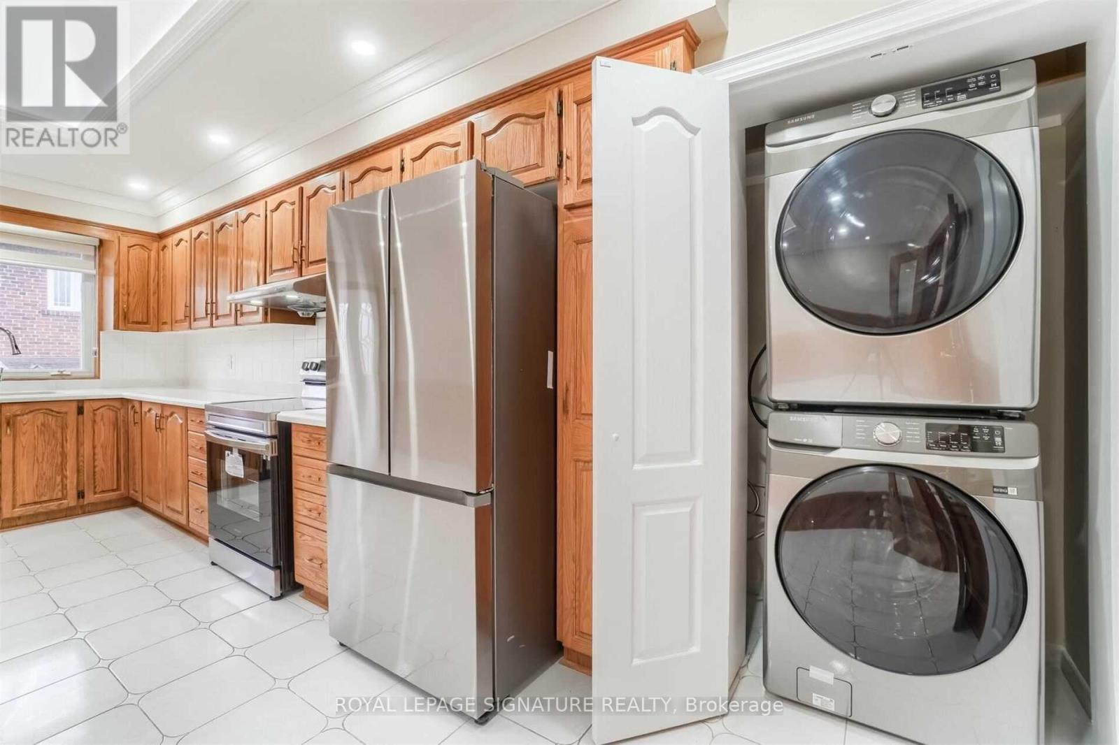 138 Derrydown Road, Toronto, Ontario  M3J 1R8 - Photo 7 - W12655102