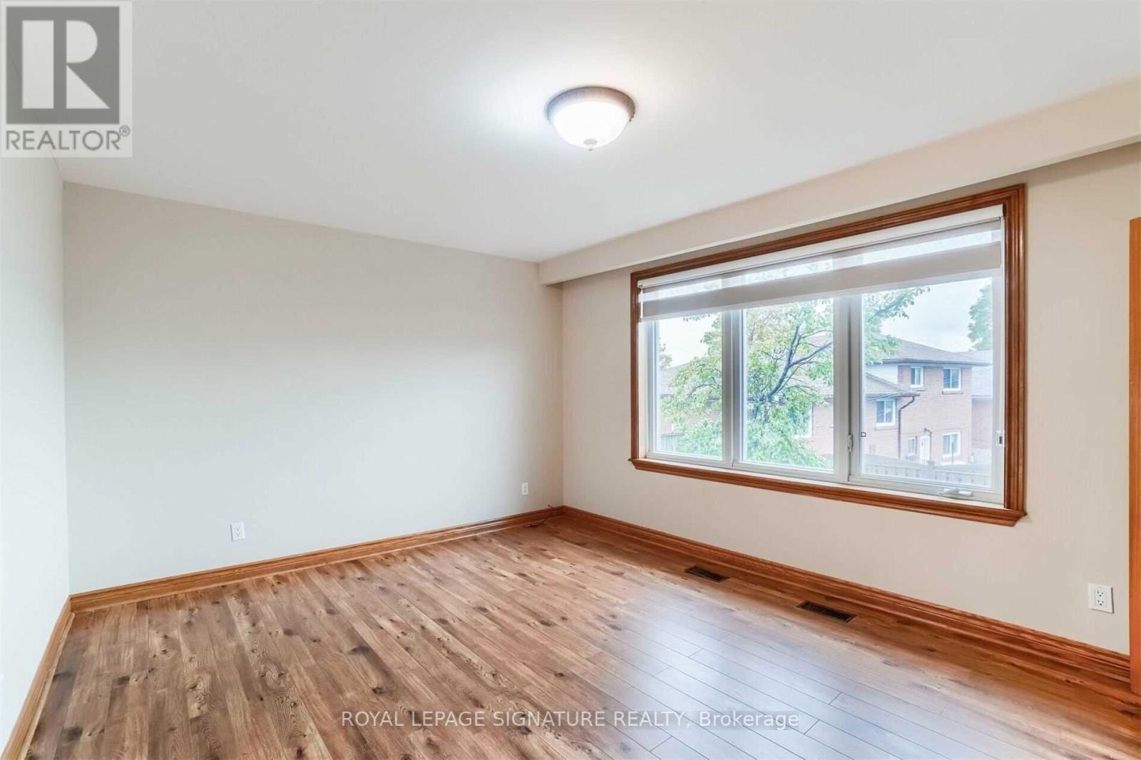 138 Derrydown Road, Toronto, Ontario  M3J 1R8 - Photo 9 - W12655102