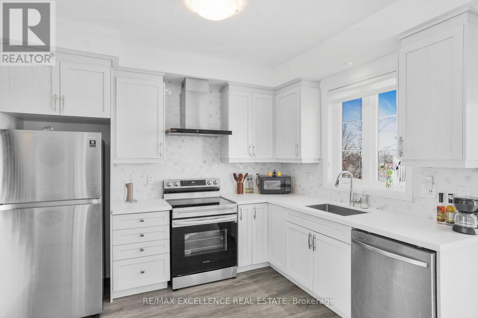 8 - 575 Woodward Ave Avenue, Hamilton, Ontario  L8H 0B3 - Photo 5 - X12655104