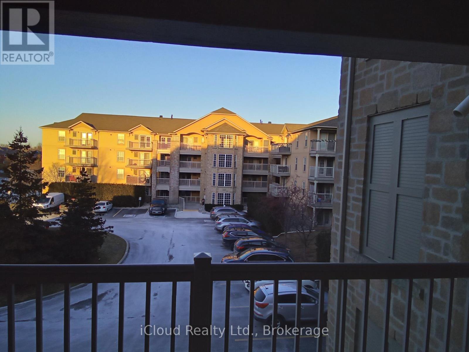 306 - 1450 Bishops Gate, Oakville, Ontario  L6M 4N1 - Photo 2 - W12655084