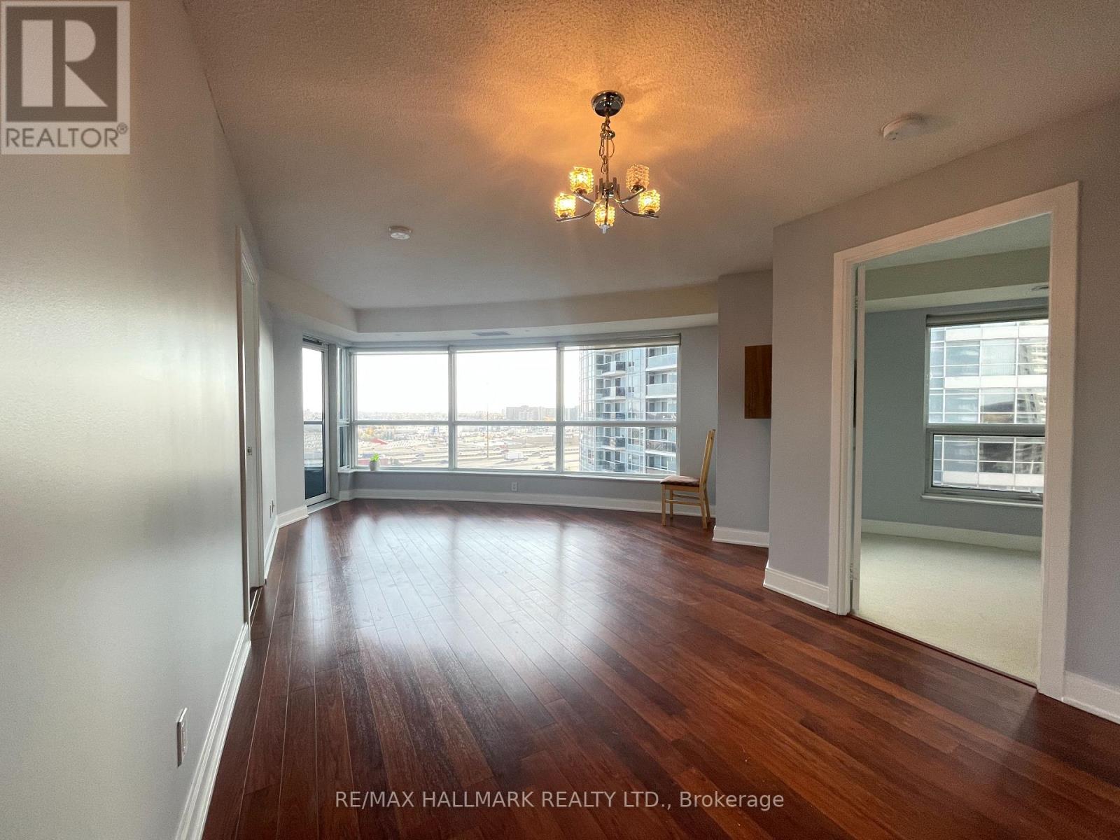 1018 - 135 Village Green Square, Toronto, Ontario  M1S 0G4 - Photo 2 - E12655130