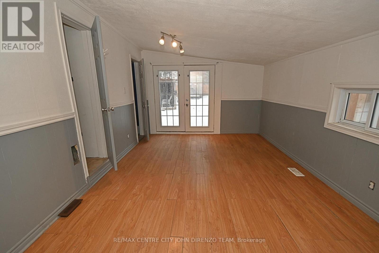 10 Henry Street, St. Thomas, Ontario  N5R 3L4 - Photo 5 - X12655138