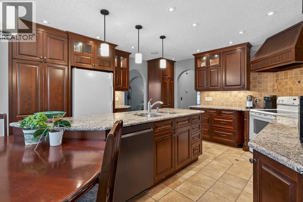 11 Sun Canyon Park Se, Calgary, Alberta  T2X 2Z2 - Photo 12 - A2276439