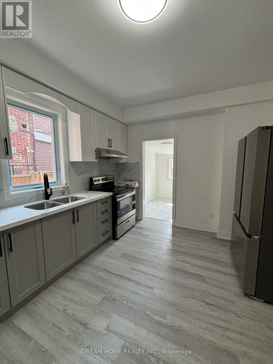 201 - 262 Clinton Street, Toronto, Ontario  M6G 2Y6 - Photo 2 - C12655162